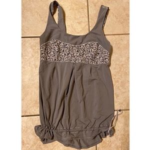 Lululemon 🍋 Adorable Floral Print Athletic Top